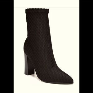 Fergie Women’s Taryn Ankle Boot,  Black 6 M